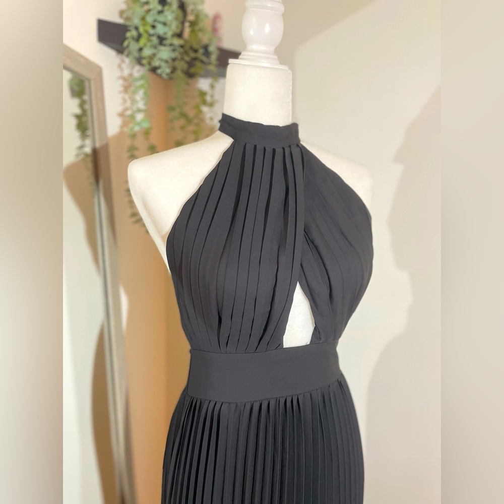 EUC “Sunny Gleam Black Accordion Halter Maxi Dress” Pink Lily Size Small